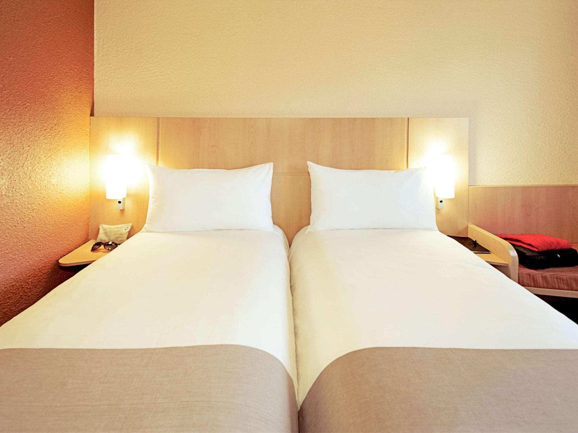 Ibis Poitiers Sud Exterior foto