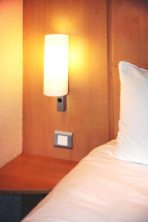 Ibis Poitiers Sud Exterior foto