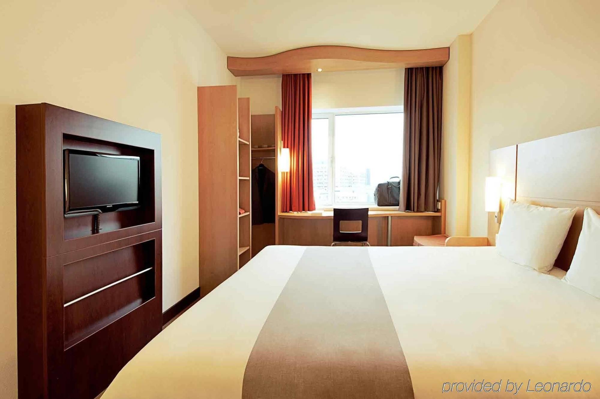 Ibis Poitiers Sud Exterior foto